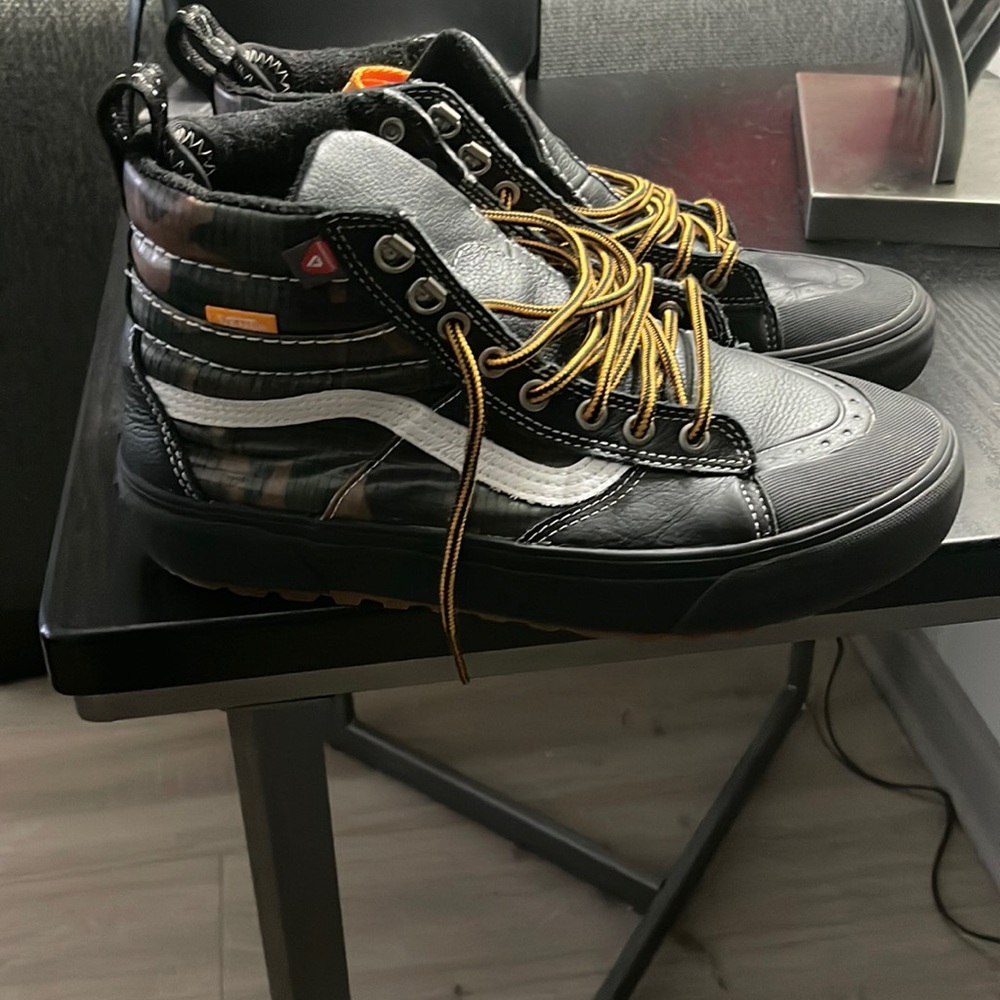Mens used Vans camouflage boots worn a handful of times